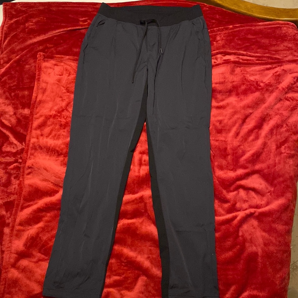 Black Lululemon pants in perfect condition. Size L